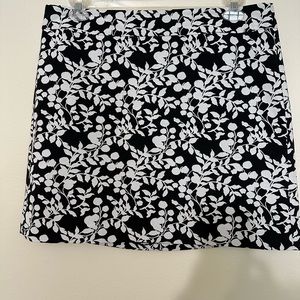 Loft size 14 above the knee skirt, lined, back zipper, worn 2-3 times, ex cond